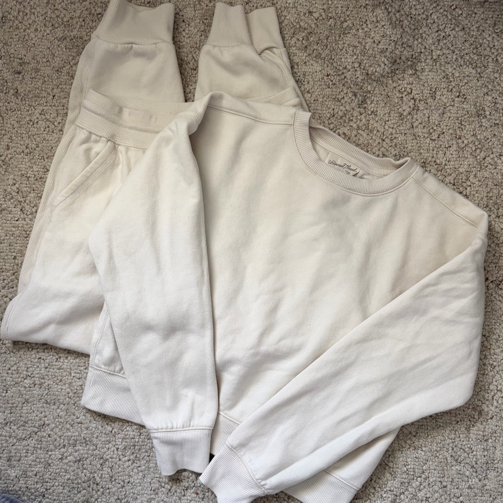 Universal Thread Cream Sweat Set